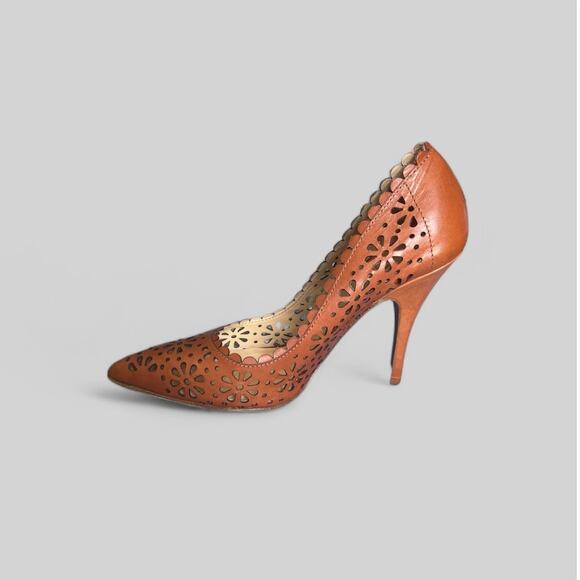 kate spade Shoes - Kate Spade Light Camel Leather Pump | Size 6.5